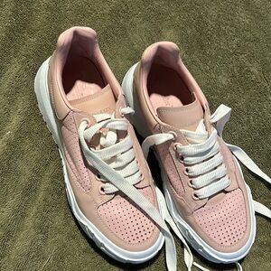 AUTHENTIC ALEXANDER MCQUEEN leather court trainer 7.5. No box Like new condition